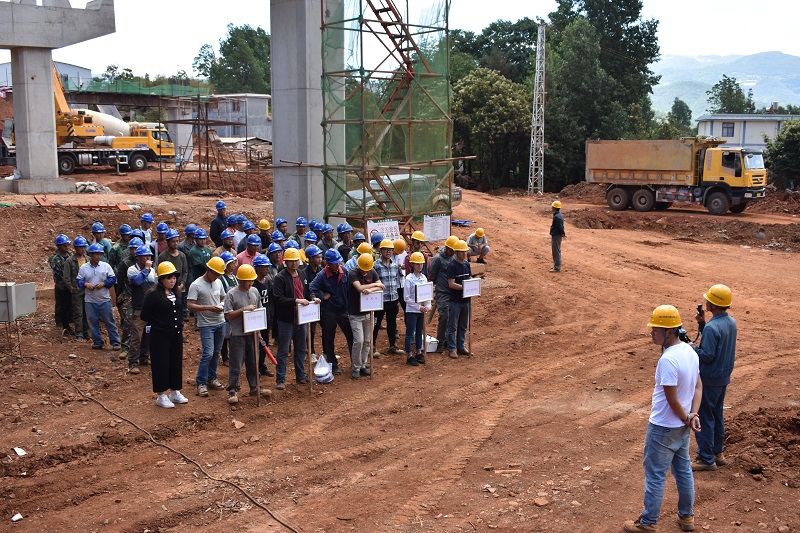 1592971208389573.jpg 圖4 開展高空墜落應(yīng)急救援演練活動(dòng).JPG