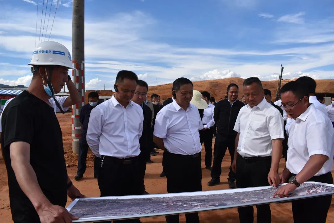 1652666451937800.jpg 2022-05-11-楊國宗到祥云財富鐵路專用線項目調(diào)研.jpg