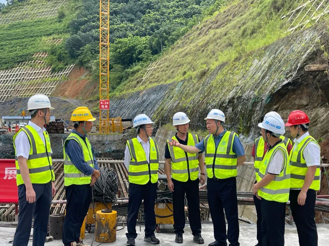 1660614822645023.jpg 陳祖軍一行到景洪市神秘谷瀾滄江大橋項(xiàng)目調(diào)研2.jpg