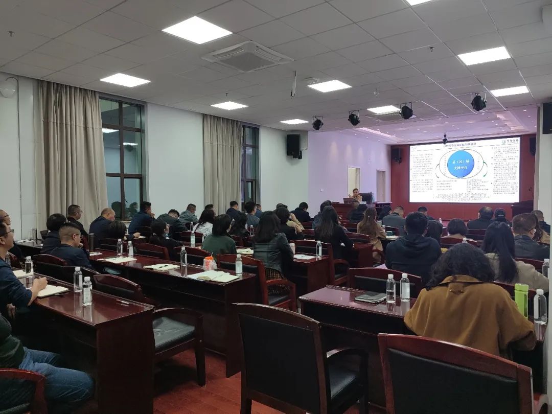 1667350906223296.jpg 2022-11-2-公司開展政府投資項(xiàng)目投融資相關(guān)政策解析與投融資模式的運(yùn)用專題培訓(xùn).jpg