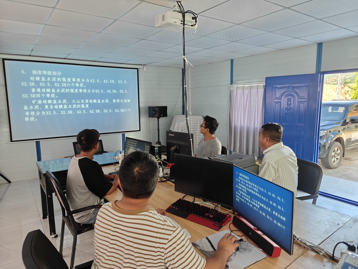 1756773502481590.jpg 南澗產(chǎn)業(yè)園項目開展混凝土原材料質(zhì)量檢查培訓.JPG